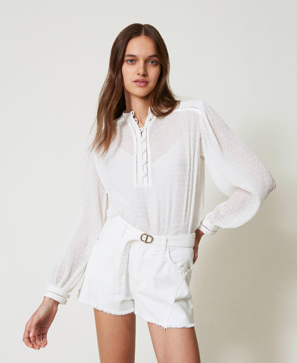 Blouse en cr&ecirc;pe georgette pliss&eacute; avec broderies Blanc Neige Femme 251TP2062_00282_01
