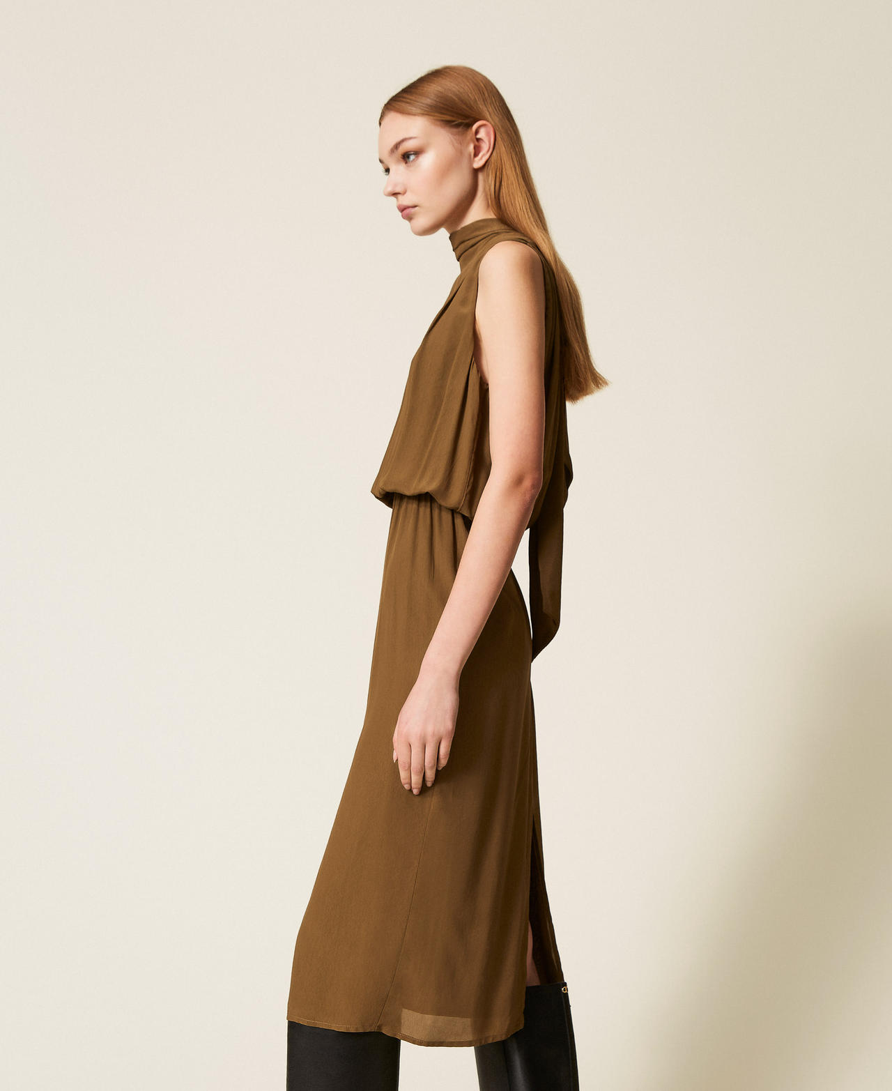 Midi-Kleid aus Crêpe de Chine Buchengrün Frau 252TF2080_12537_02