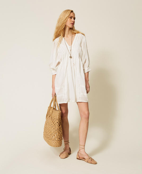 Short muslin dress with lace