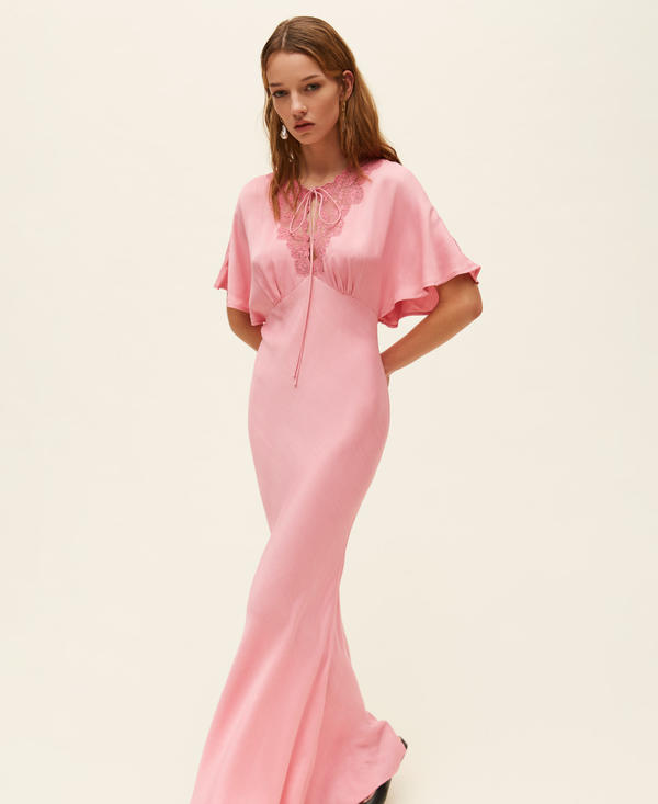 Robe longue en envers satin avec broderie
