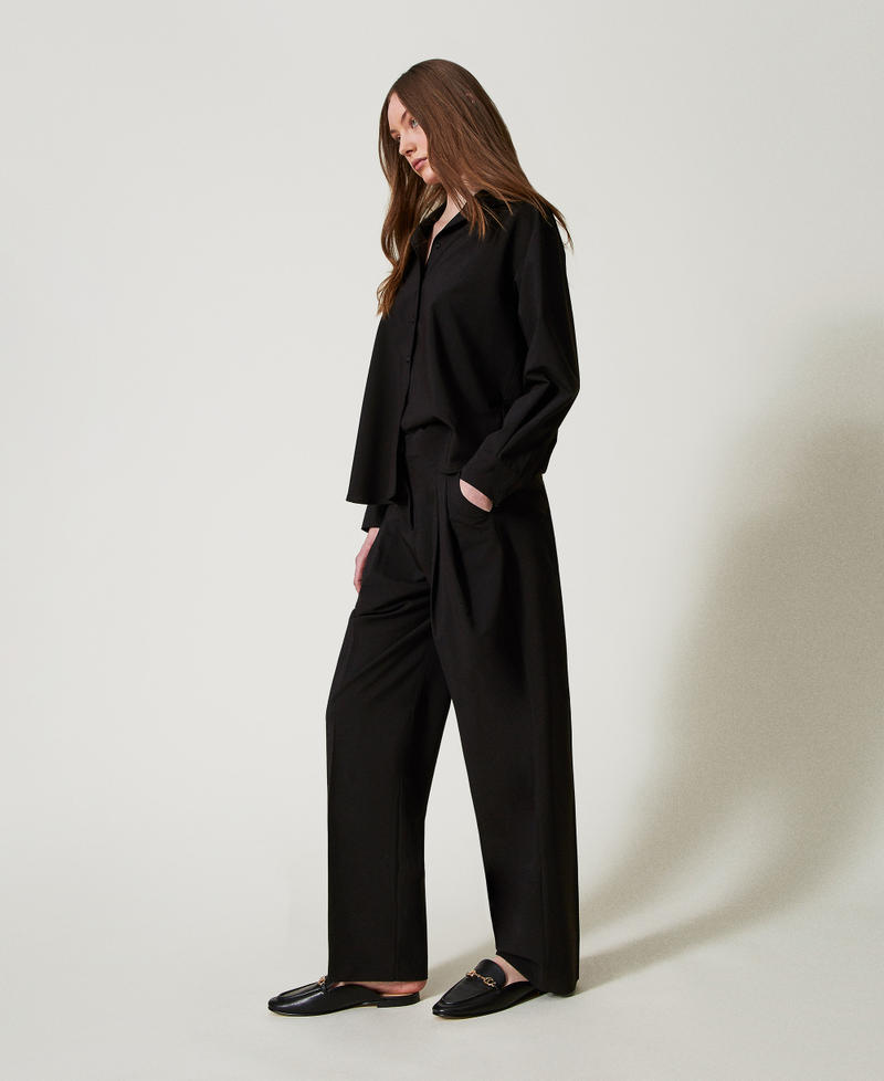 Wide-Leg-Hose mit doppelten Bundfalten Schwarz Frau 251TQ2031_00006_02