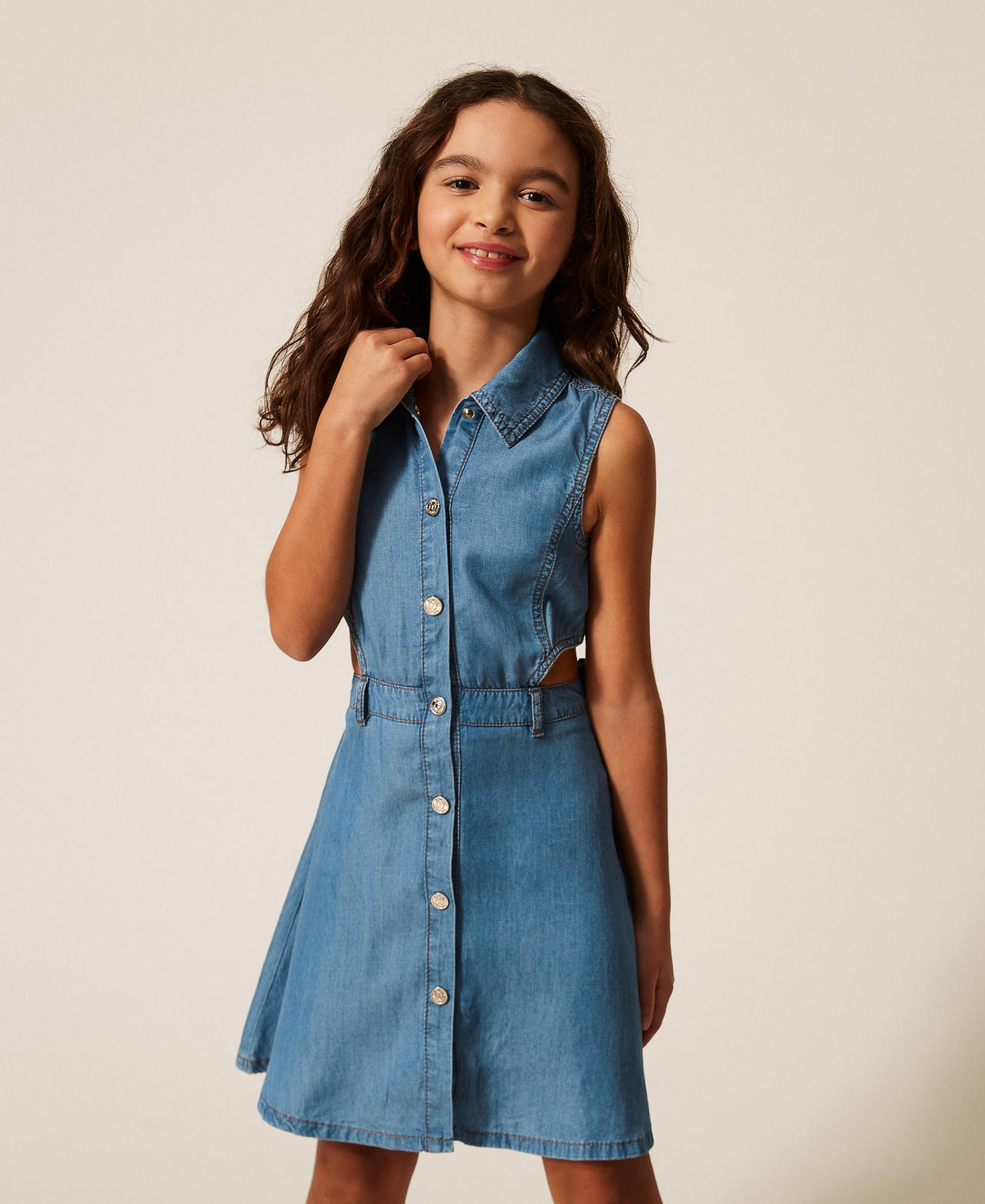 Robe courte en chambray avec d&eacute;coupe Chambray Bleu &laquo;&nbsp;Mid Blue&nbsp;&raquo; Fille 261GJ2074_13235_02