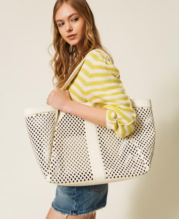 Shopper aus perforiertem Leder