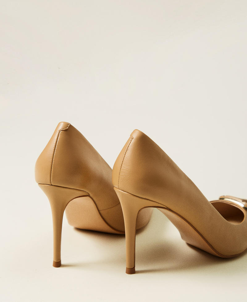 Décolleté in pelle con Oval T Camel Donna 251TCP060_00044_03