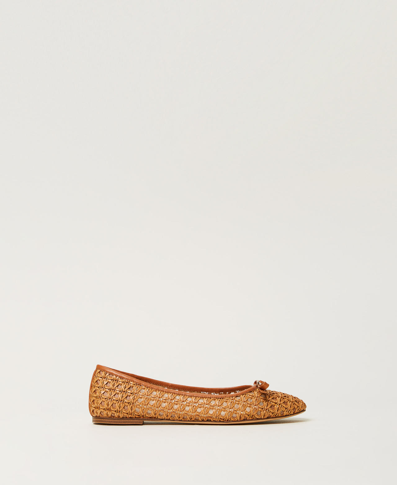 Ballet flats with a woven upper and bow Camel Woman 251TGT030_00044_01