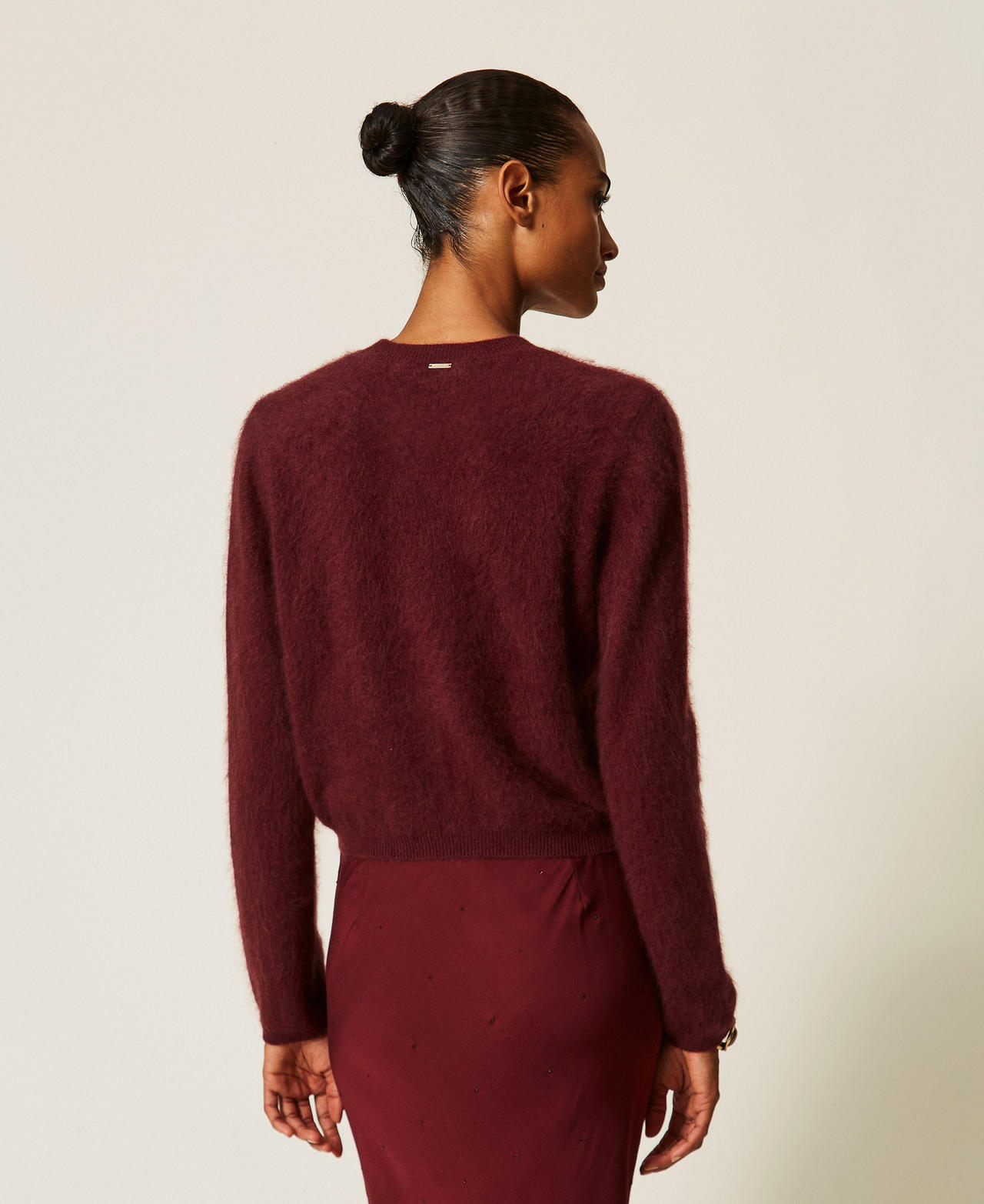 Pullover mit Rundhalsausschnitt aus geb&uuml;rsteter Wolle Bordeaux Frau 262TT3024_00020_03