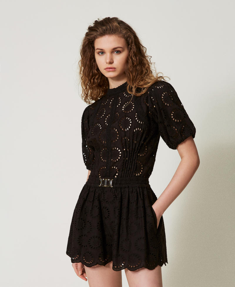 Shorts de bordado inglés con festón Negro Mujer 251TT2363_00006_02