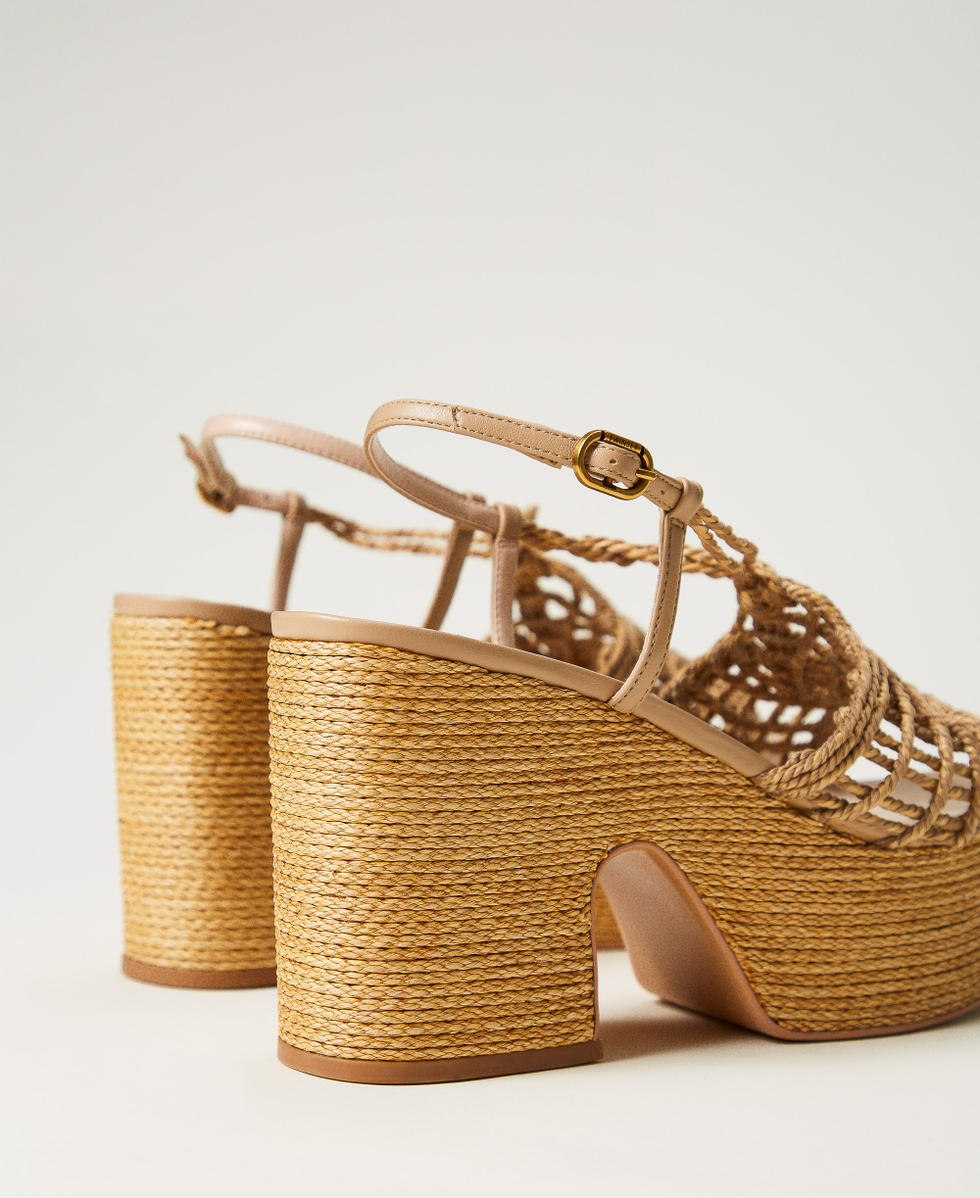 Plateausandalette mit Flechtmotiv Natur Wei&szlig; Frau 251TGT056_00497_03