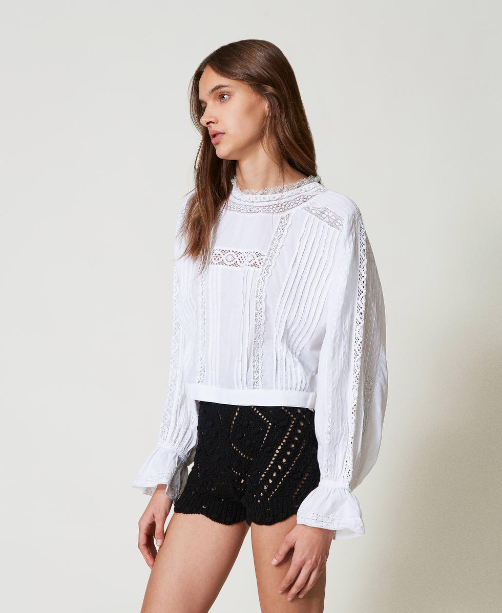 Muslin blouse with embroidery