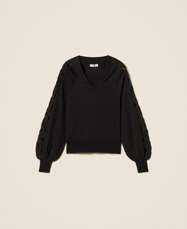 Pull avec grand col et torsades