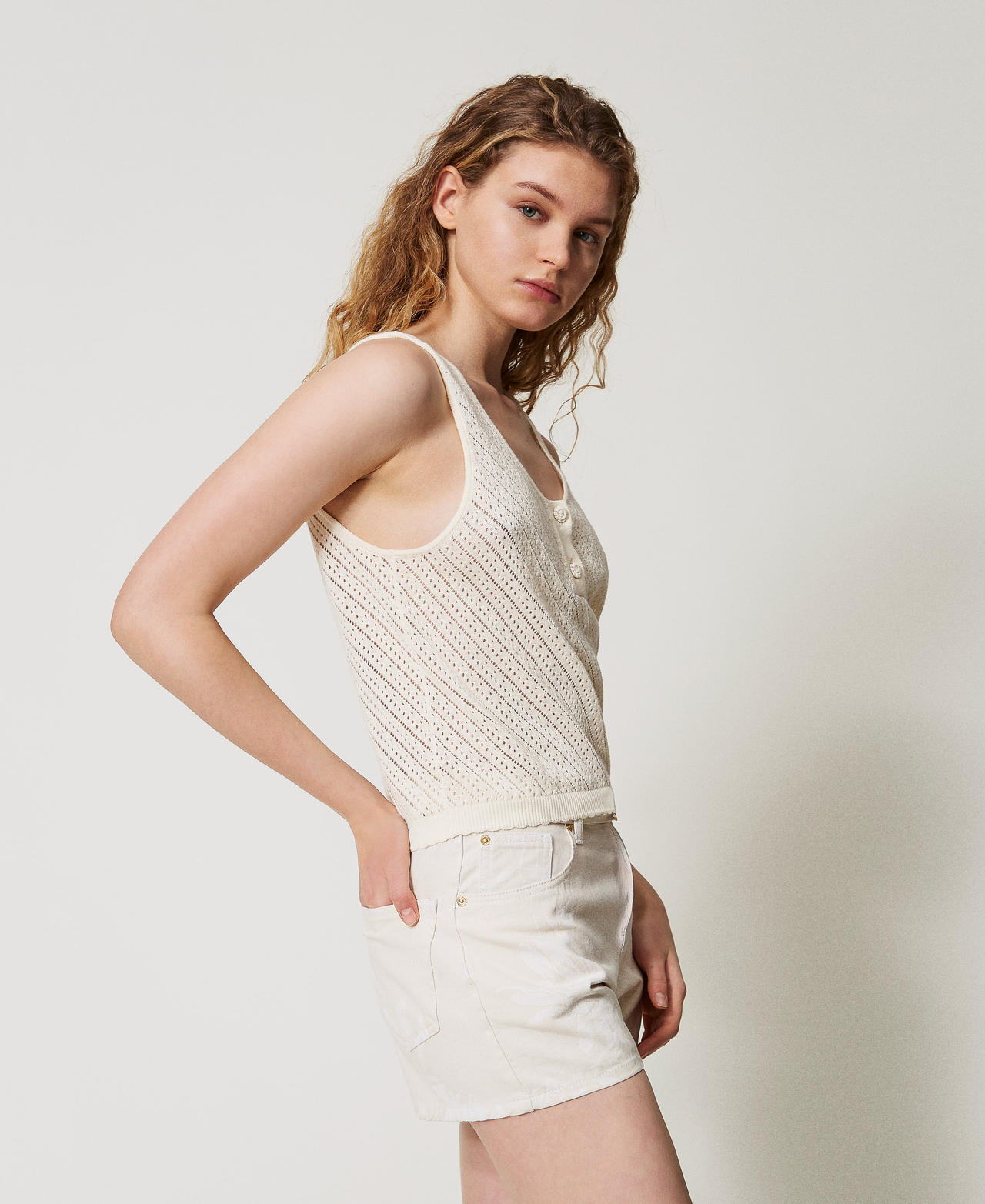 Top in maglia con patch ricamato Bianco Neve Donna 251TT3133_00282_02