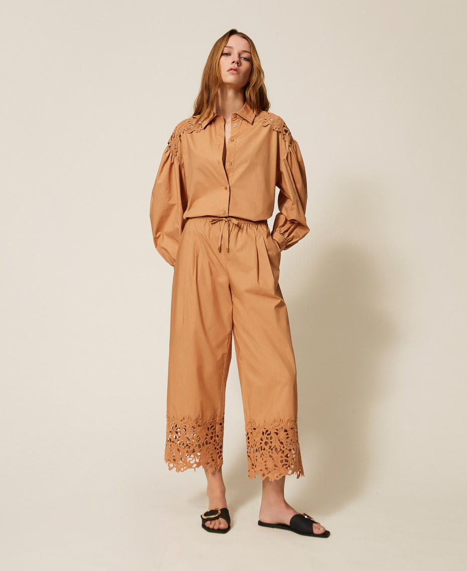 Hemd aus Popeline mit Makramee &bdquo;Hazelnut&ldquo;-Braun Frau 261LB2AJJ_10282_T0