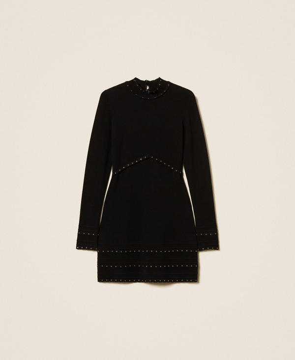 Vestido corto de punto con tachuelas