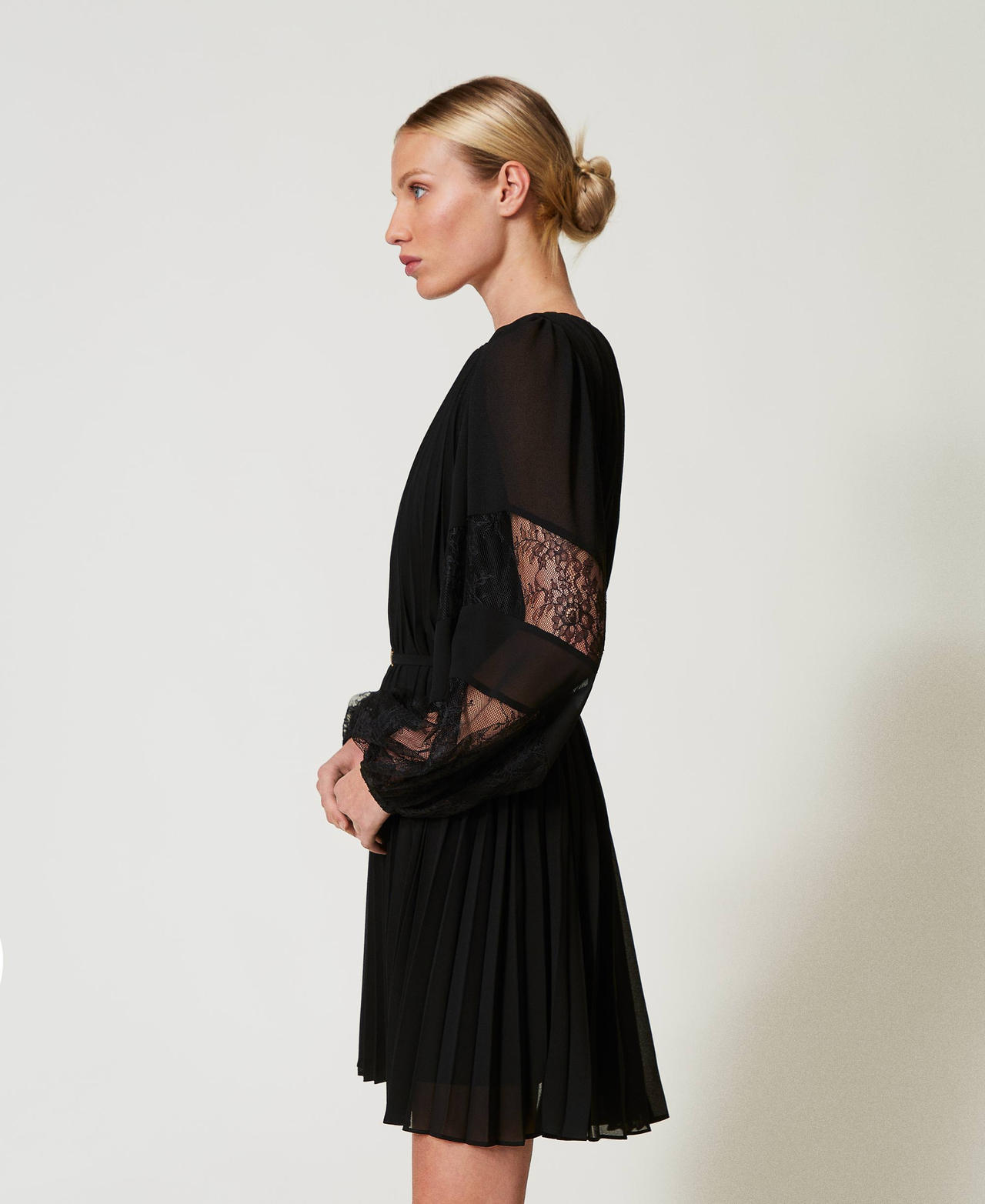 Short pleated georgette dress with lace Black Woman 251TP2783_00006_02