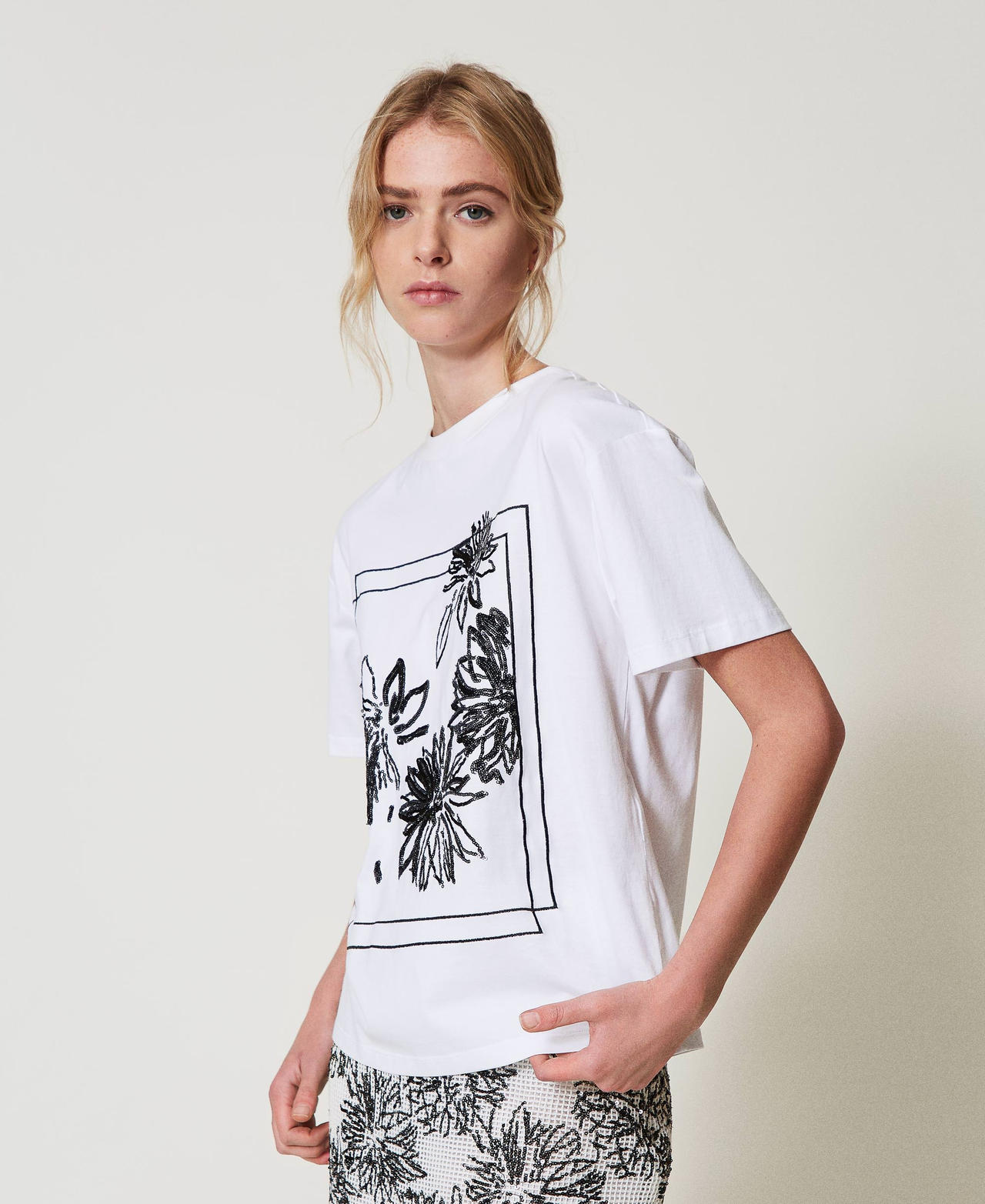 T-shirt with sequin embroidery White Woman 251TE2130_00001_02