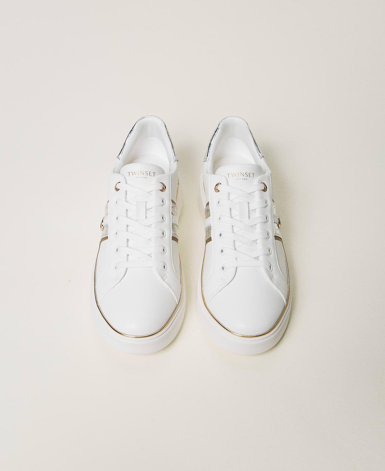 Sneakers in pelle con Oval T Bicolor Bianco Ottico / Argento Donna 251TCP01A_07200_04