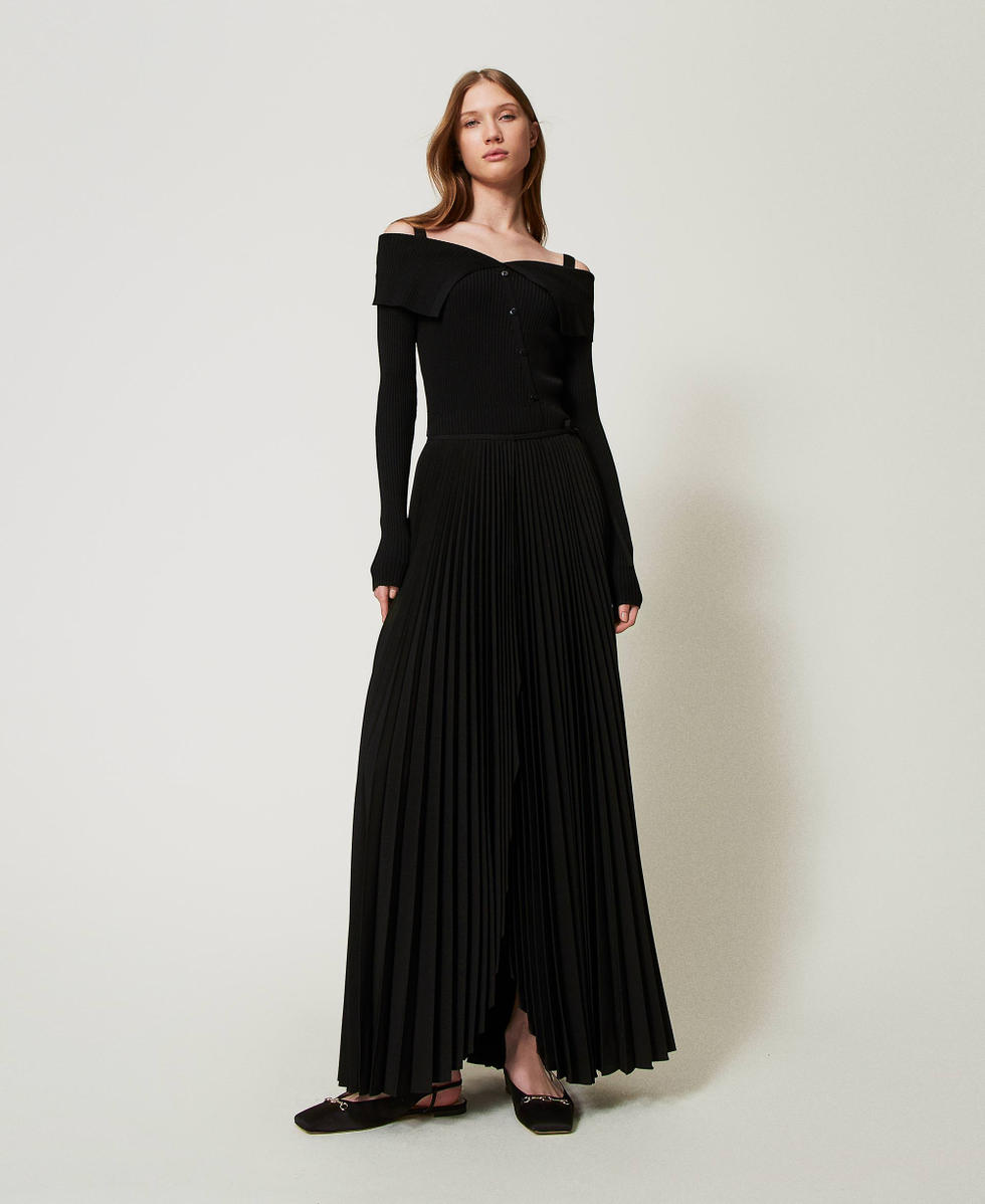 Fitted off-shoulder jumper Black Woman 251TP3031_00006_T0