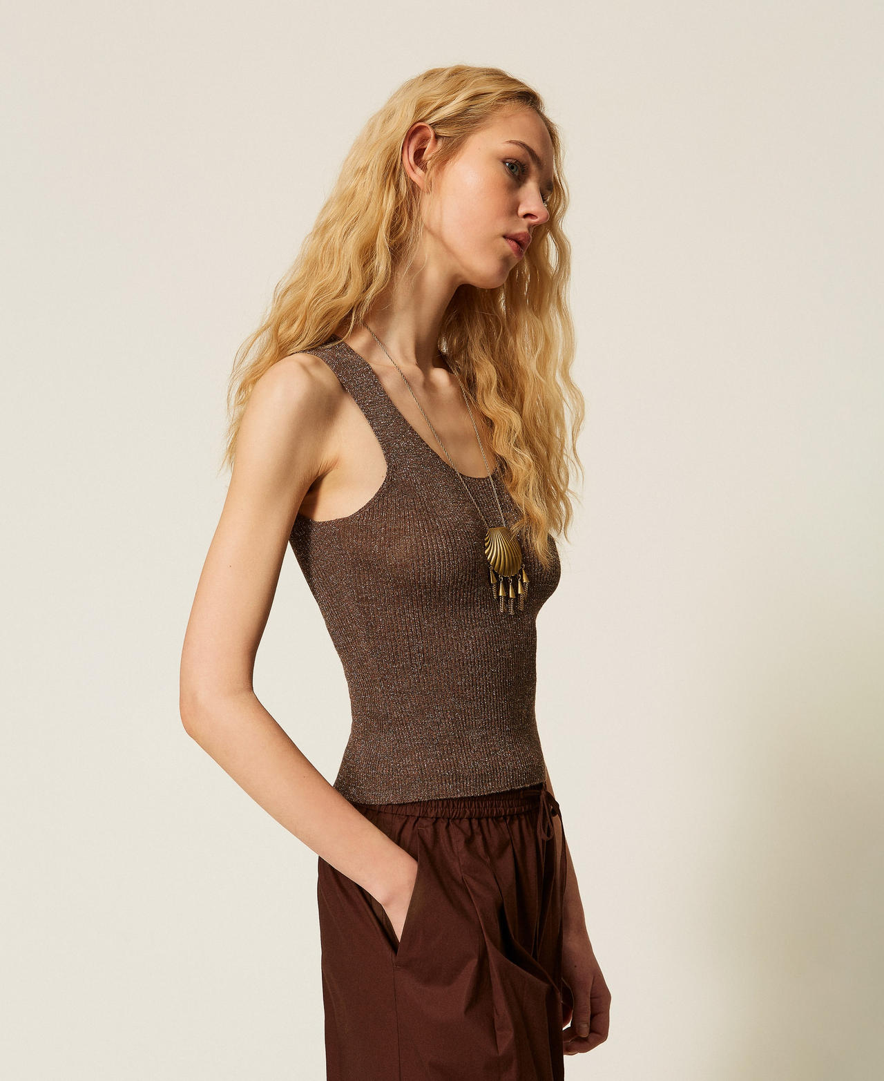 Top aus Leinenstrick mit Lurex Coffee Liqueur Lurex Frau 261TT3212_13566_02