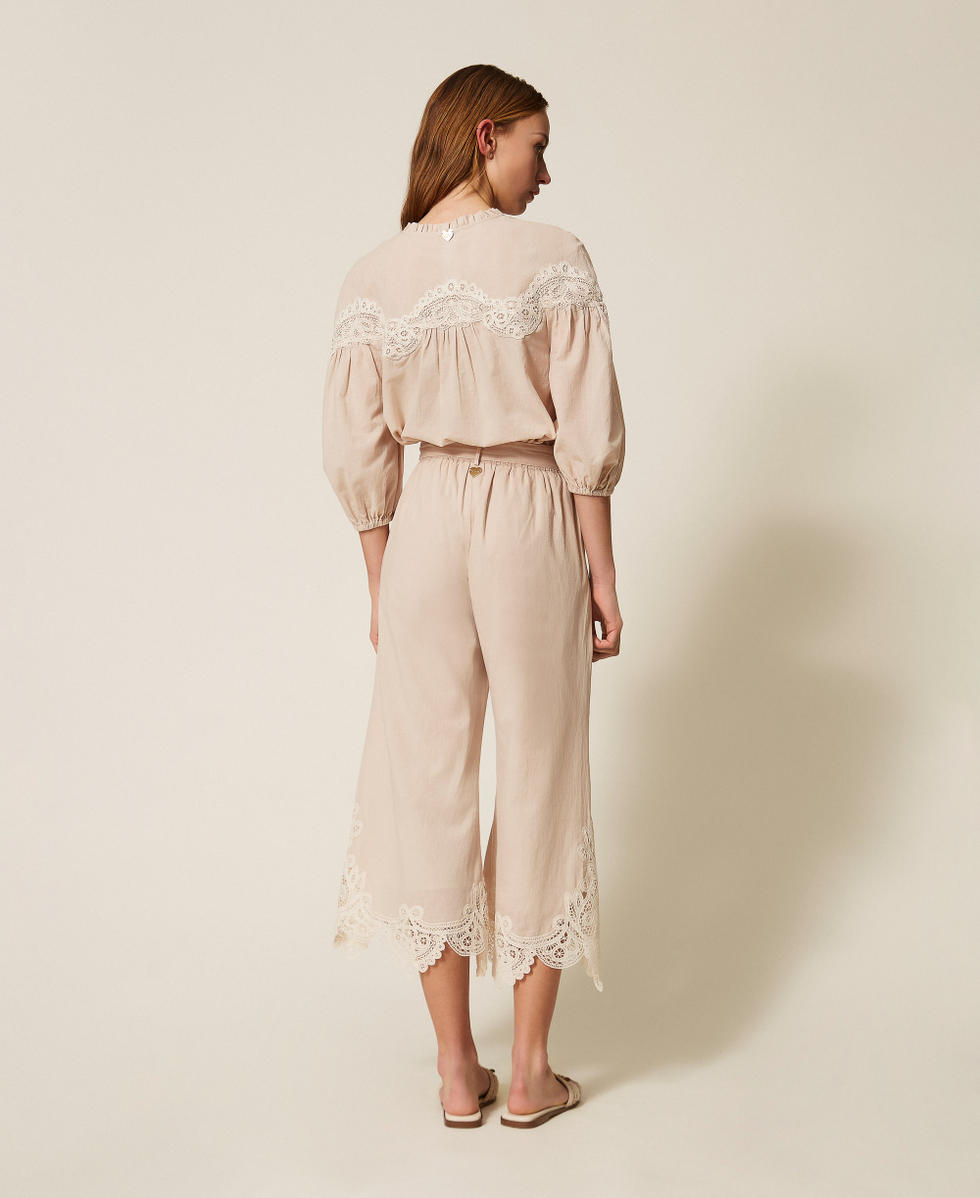 Pantalon cropped en mousseline avec macram&eacute; Bicolore Fog/Blanc &laquo;&nbsp;Vanille&nbsp;&raquo; Femme 261LM2DBB_13579_03
