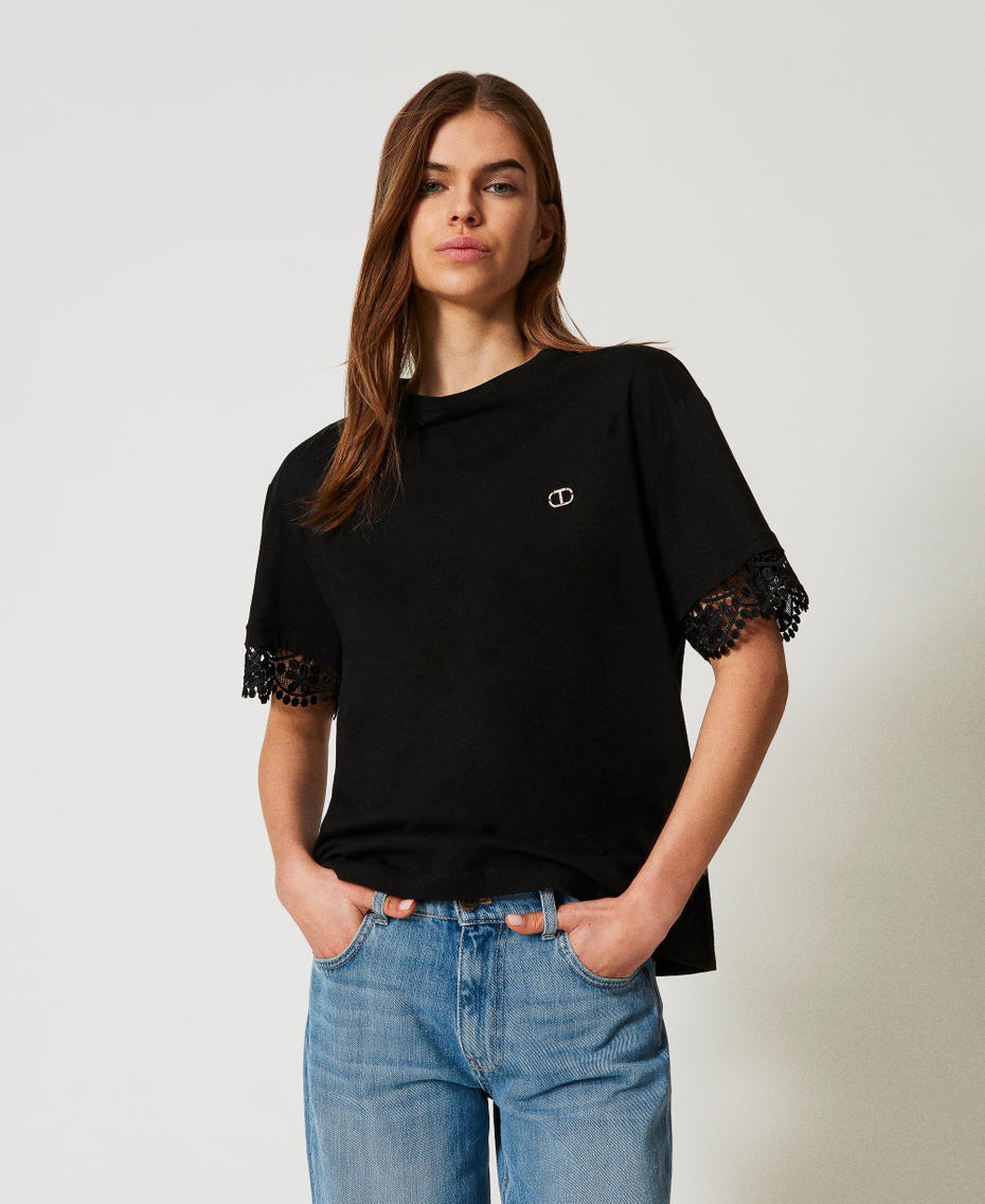 T-shirt with lace sleeves Black Woman 251TT2410_00006_01