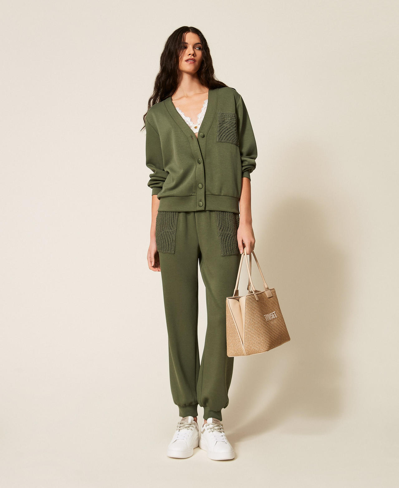 Joggers aus Scuba-Gewebe mit H&auml;kelarbeit &bdquo;Thyme&ldquo;-Gr&uuml;n Frau 261LL2GCC_12843_02