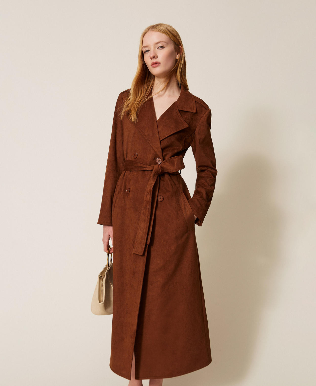 Gabardina de ante con cintur&oacute;n Chocolate Lab Mujer 261AP2330_10780_01