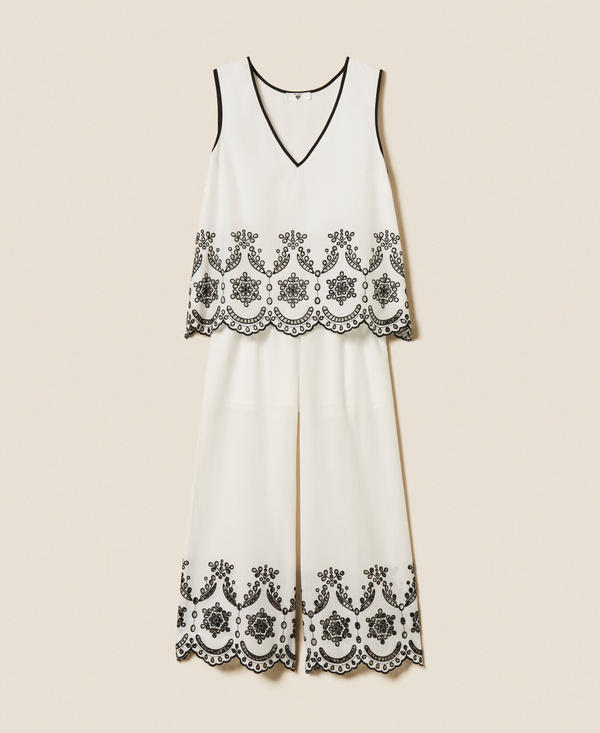 Short pyjamas with embroidery