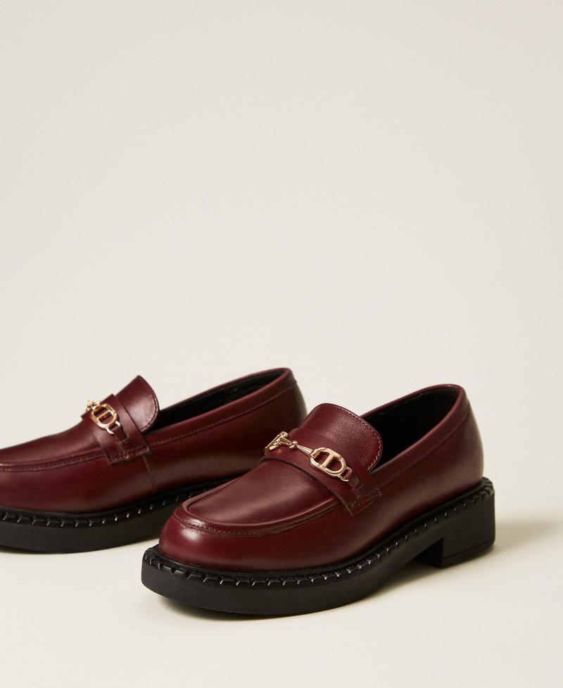 Mocassins en cuir avec barrette Oval T Rouge Bordeaux Fille 252GCJ034_04218_02