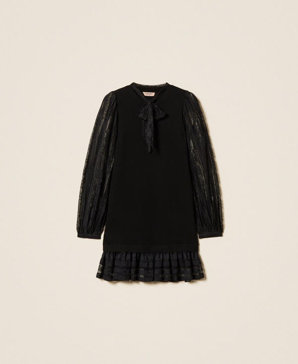 Kurzes Kleid aus Strick und Spitze