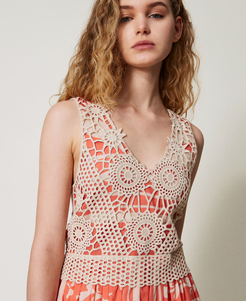 Vestido corto de muselina y ganchillo Almond Beige / Estampado Foulard Coral Sunset Mujer 251LM2CDD_12396_04