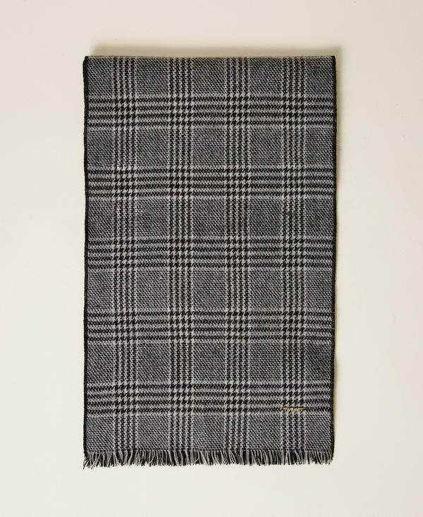 Chequered yarn-dyed stole