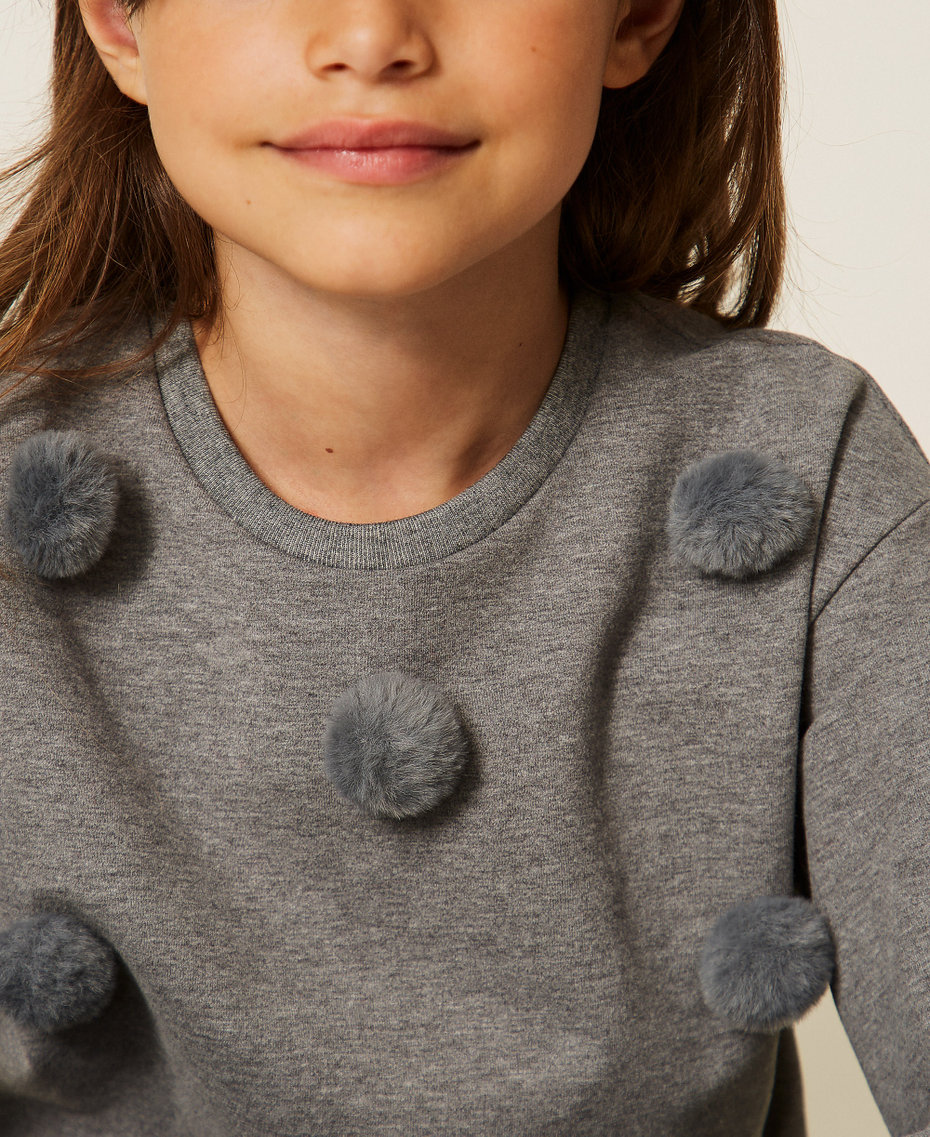 Sudadera baby con pomp&oacute;n en pelo sint&eacute;tico Gris Claro Jaspeado Ni&ntilde;a 262GB2030_12837_04