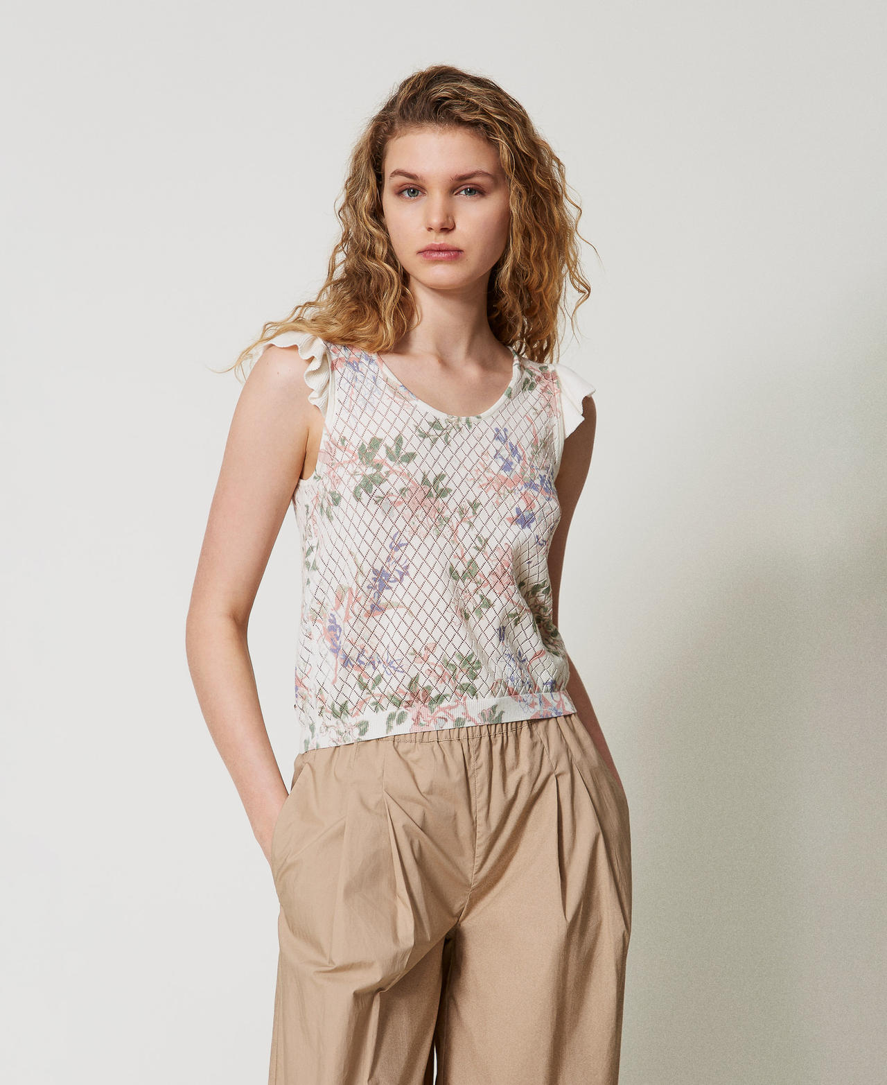 Floral knit top with ruffles Multicolour Floral Print Woman 251TT3321_12531_01