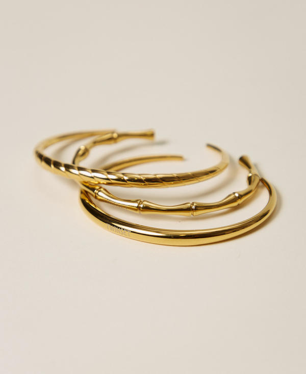 Set of bracelets with logo