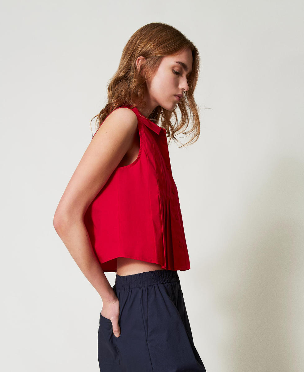 Cropped shirt with pleats