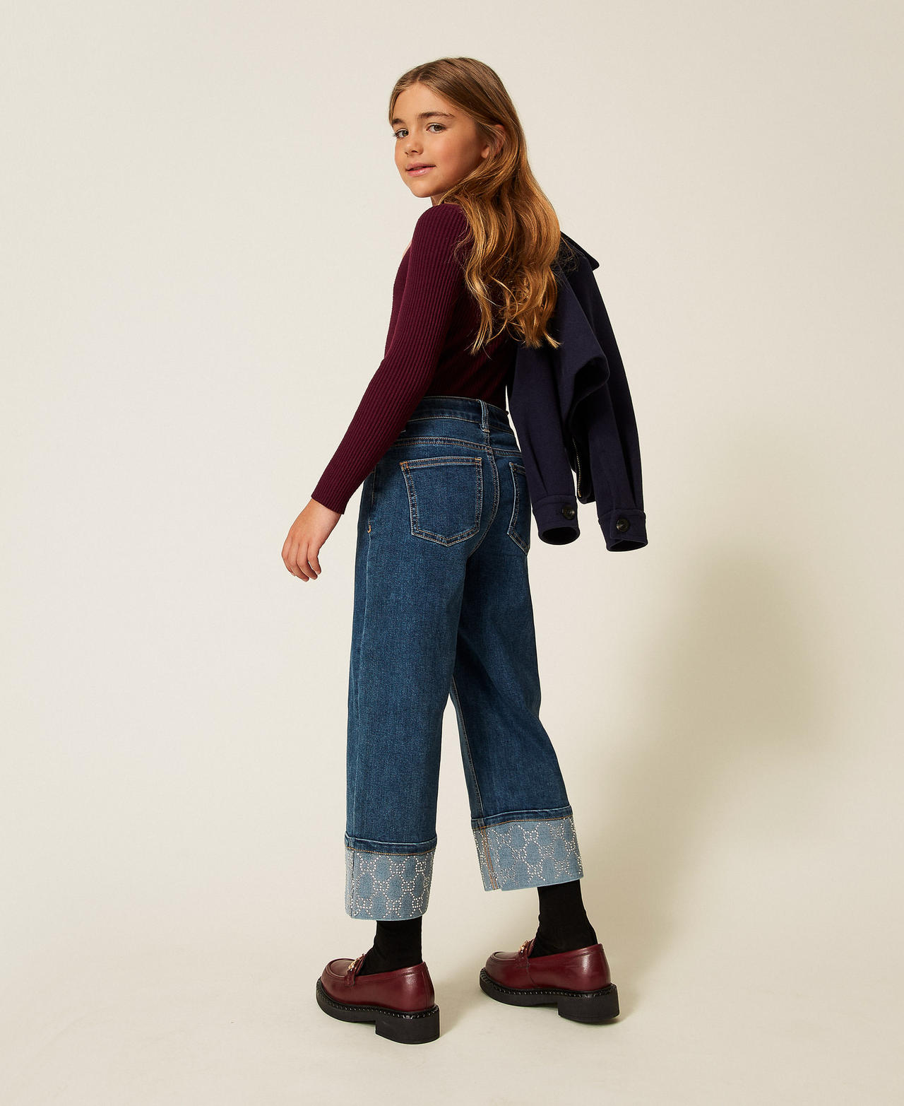 Five-Pocket-Jeans mit Oval T aus Strass Denim Mid Blue Mädchen 252GJ2190_07282_03