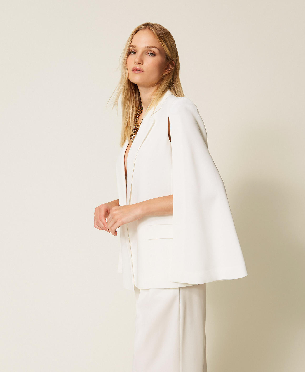 Capejacke aus Crêpe Weiß Schnee Frau 252TT2400_00282_02