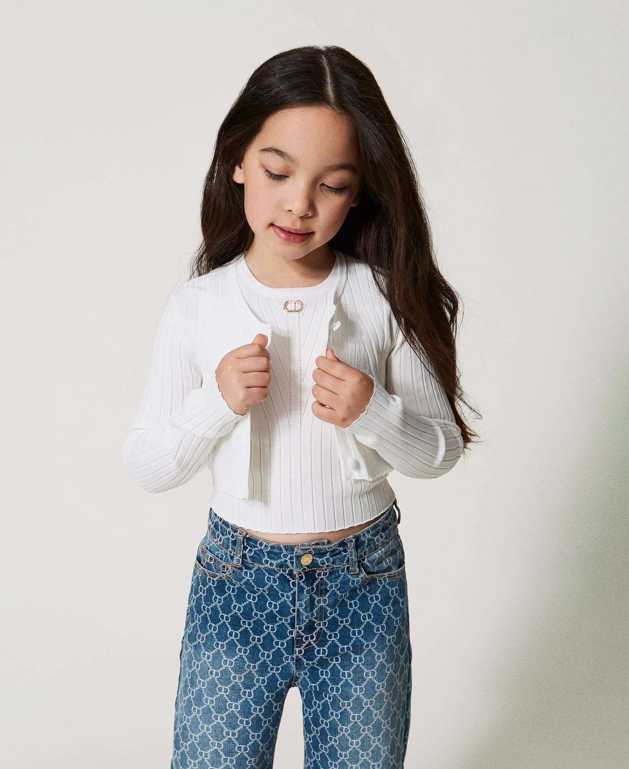 Cardigan cropped c&ocirc;tel&eacute; avec Oval T Blanc "Ice" Fille 251GJ3405_00808_01