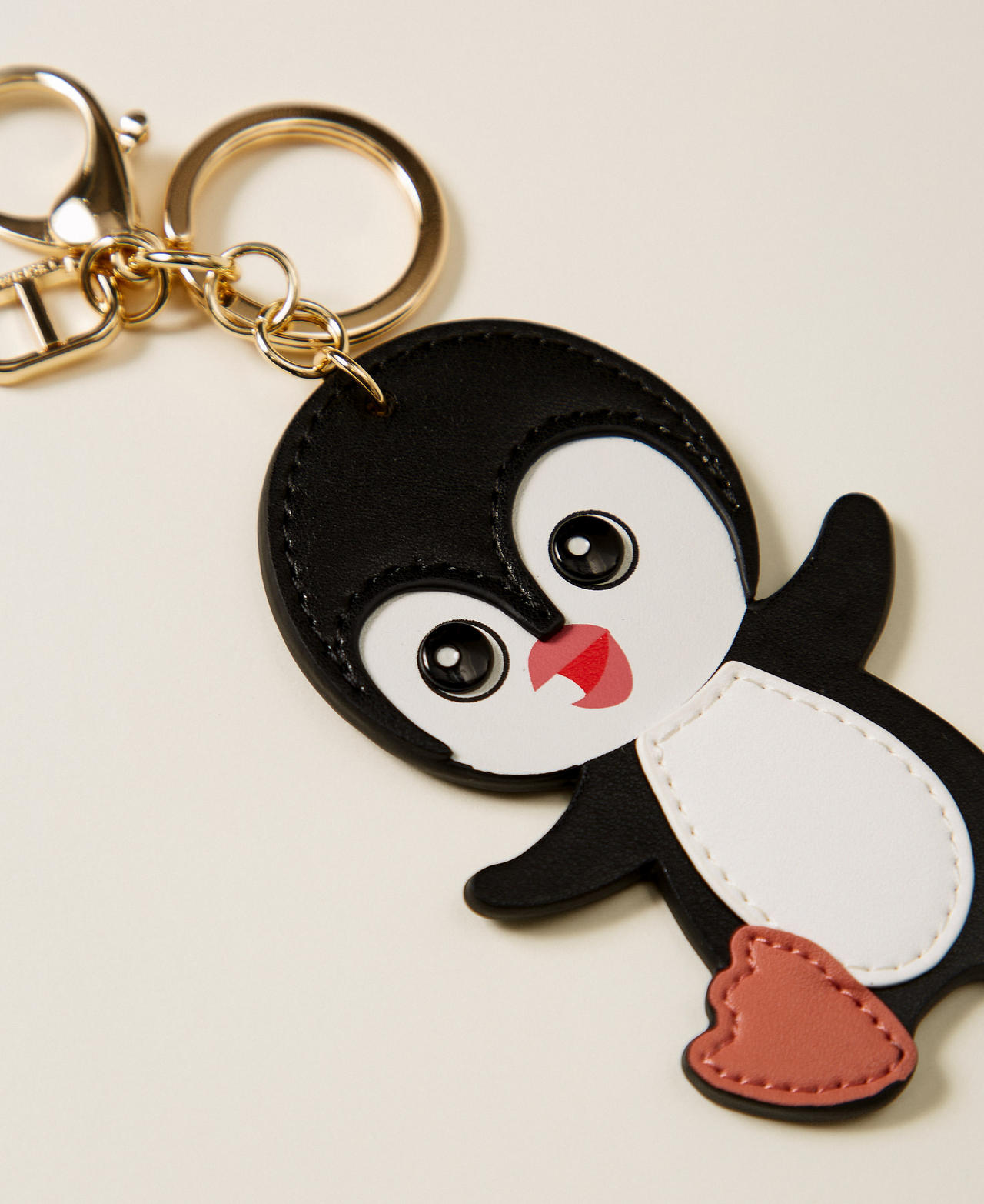 Oval T penguin key ring Black Woman 252TH7044_00006_02