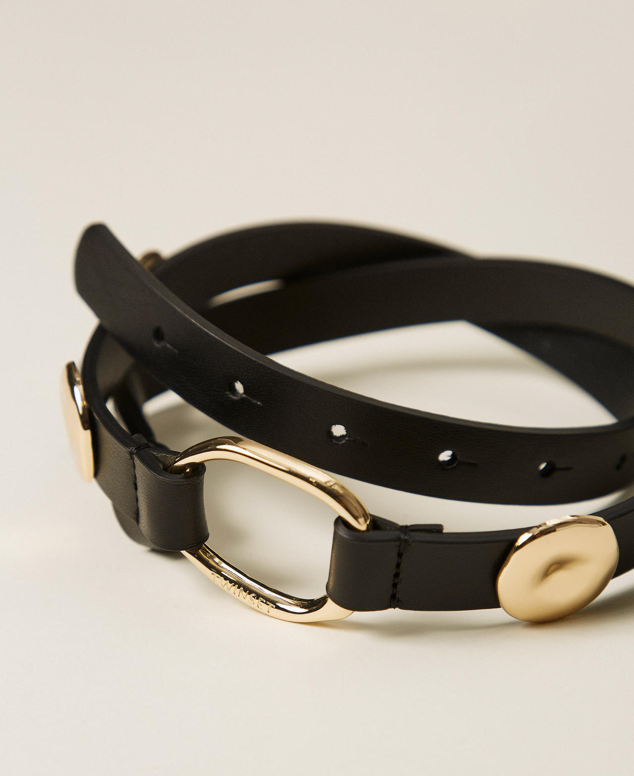 Cintur&oacute;n con anillas y tachuelas Negro Mujer 261TO5310_00006_02