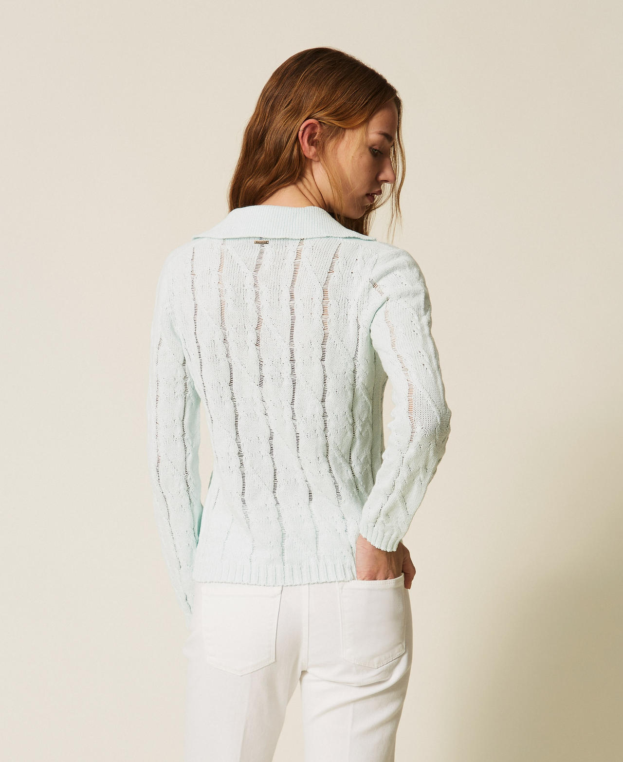 Pullover im Polostil mit Zopfmuster und Brosche &bdquo;Aqua&ldquo;-Hellblau Frau 261TP3490_13162_03