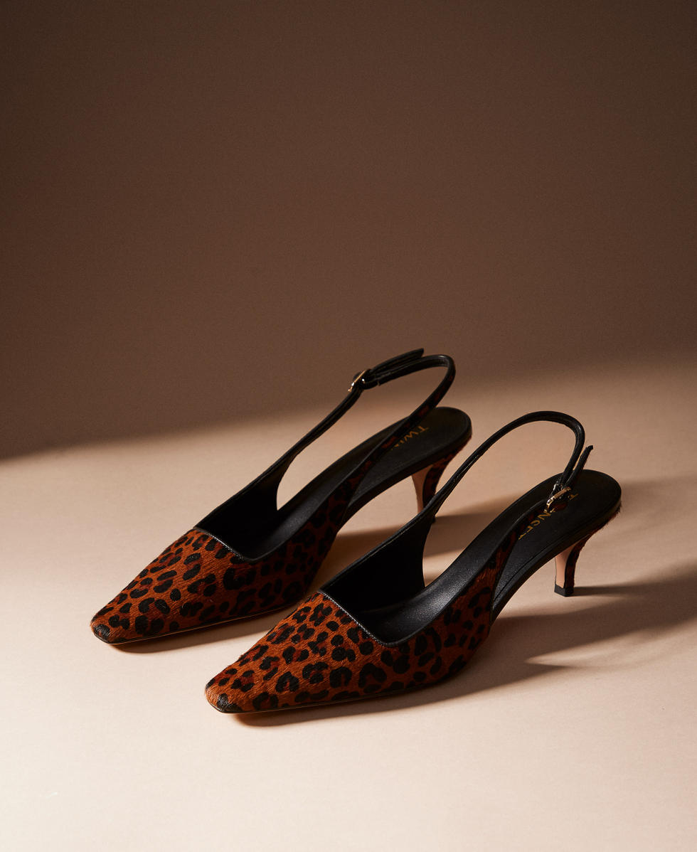 Sling back court shoes with animal print