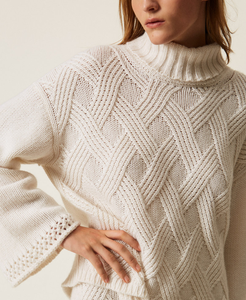 Rollkragenpullover mit Flechtdetail Wei&szlig; Schnee Frau 262TT3353_00282_04