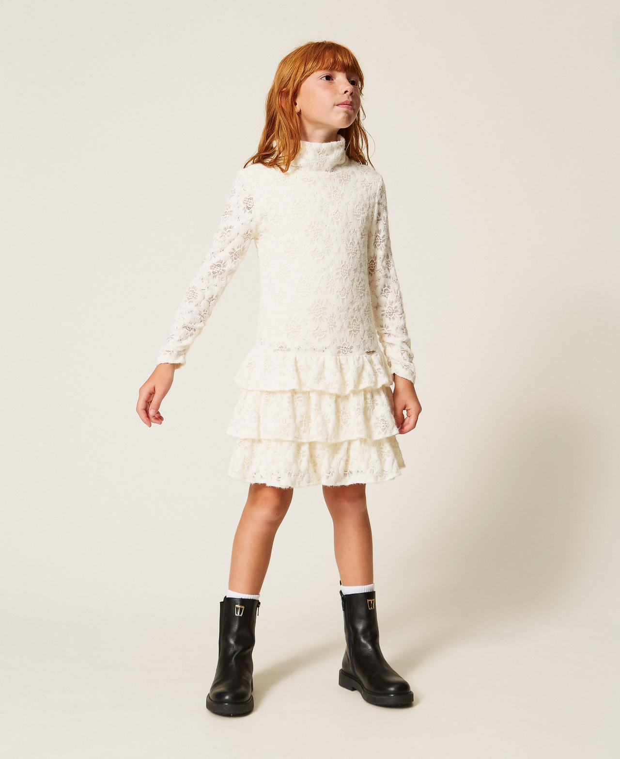 Kurzes Kleid aus Spitze mit R&uuml;schen Wei&szlig; Schnee M&auml;dchen 262GJ2190_00282_01
