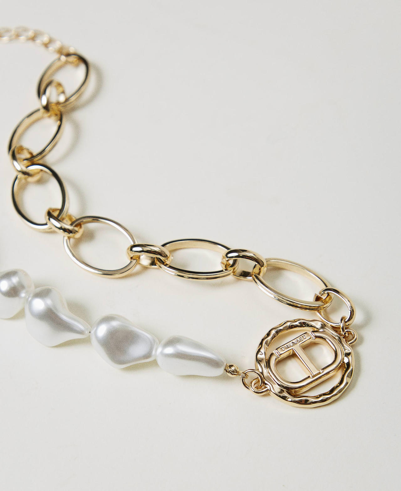 Choker necklace with Oval T and pearls New Gold Woman 251TO5380_10630_02