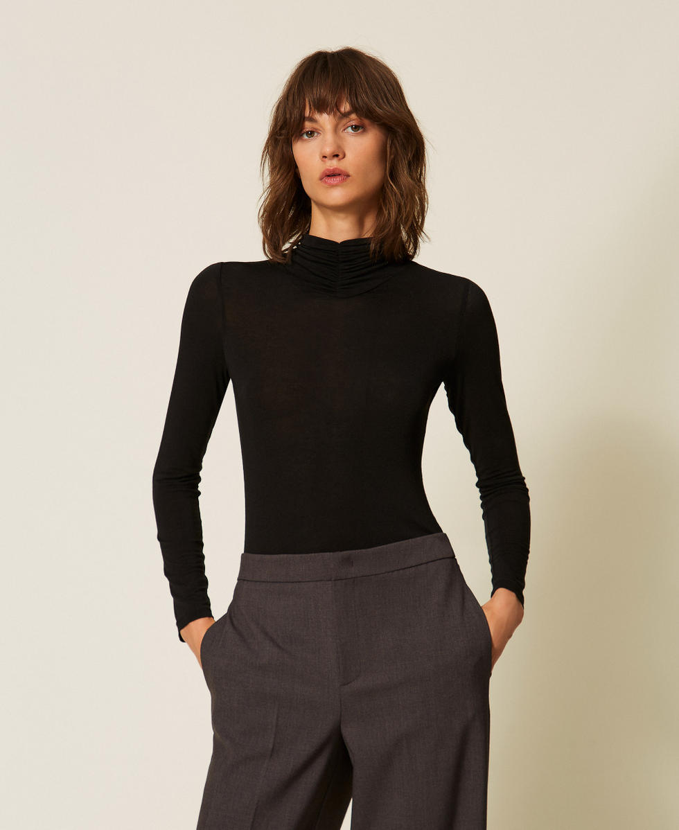 Top lupetto con drappeggio