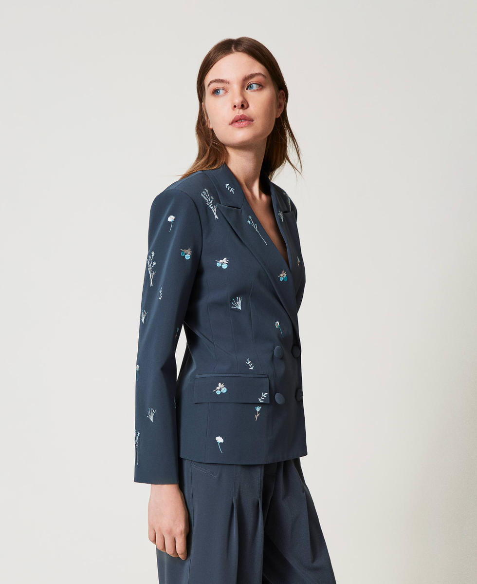 Blazer with floral embroidery