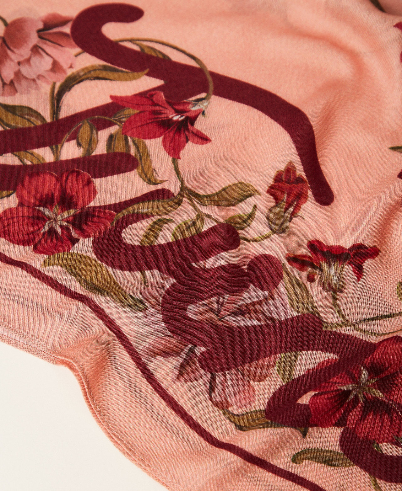 Pa&ntilde;uelo con estampado de flores Burgundy Red Mujer 262TA4640_13670_02