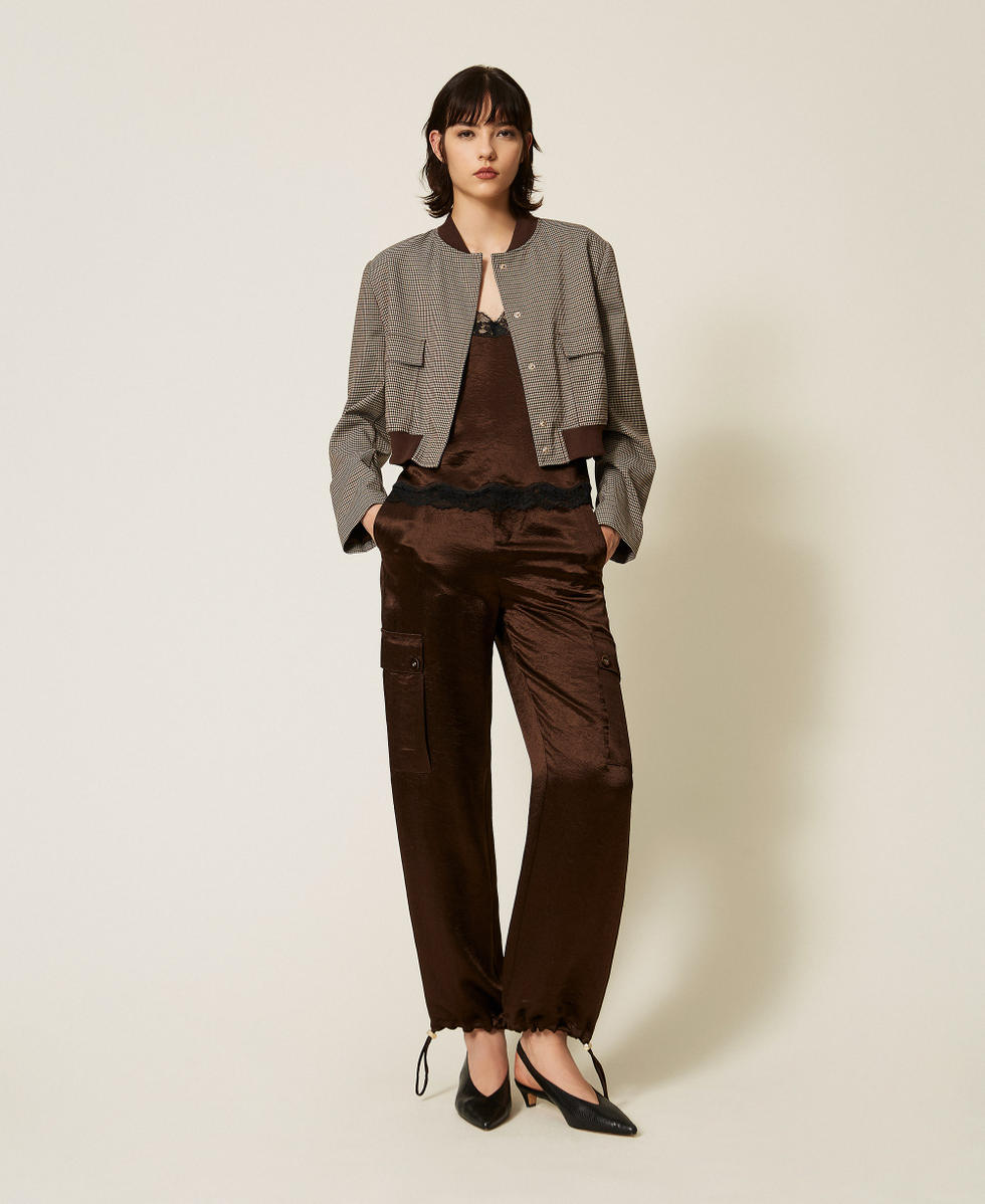 Pantalon cargo en satin froiss&eacute; Marron Darkness Brown Femme 262TP2101_13411_T0