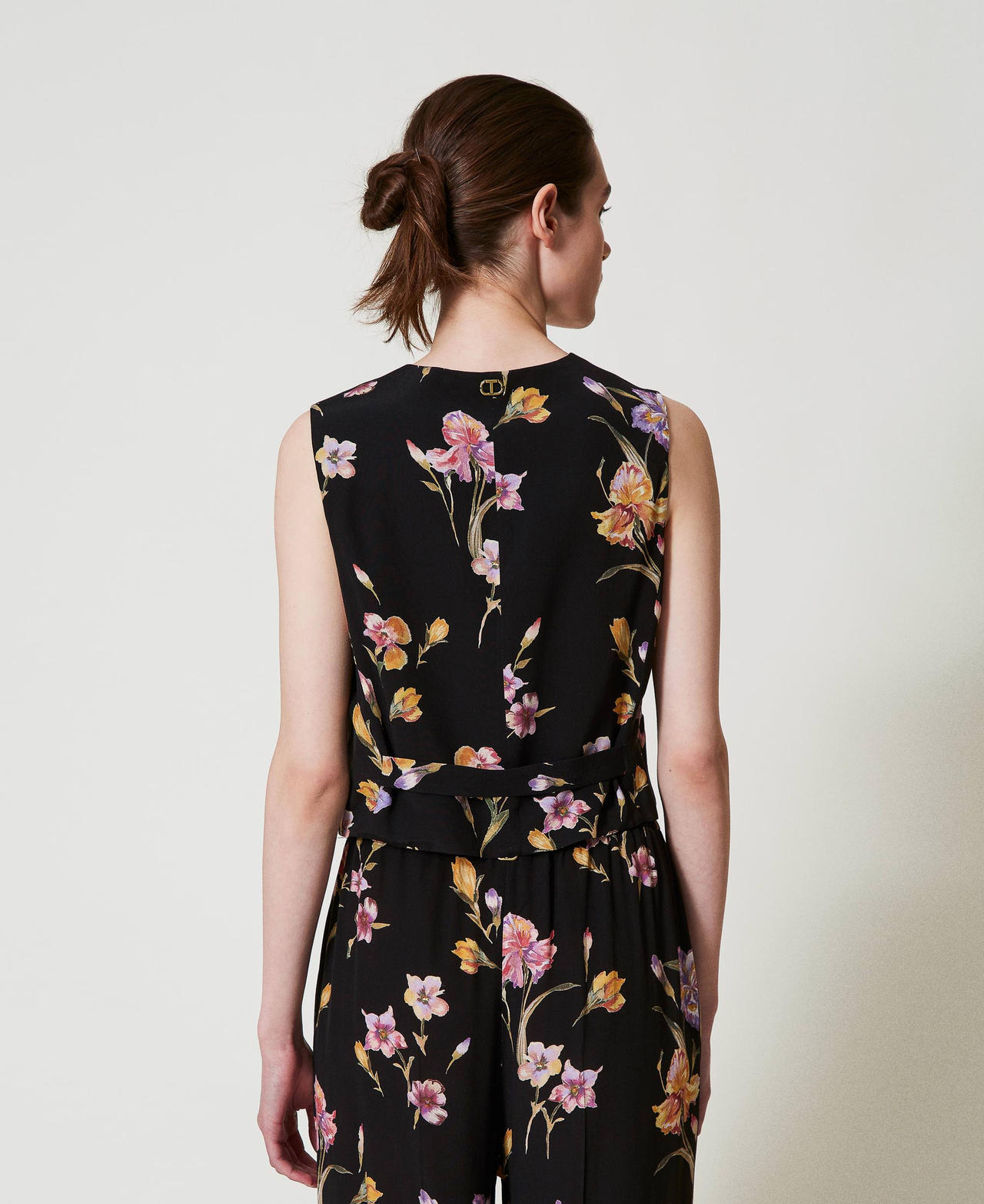 Cr&ecirc;pe de Chine floral waistcoat Multicolour/Black Iris Print Woman 251TP2777_12328_03